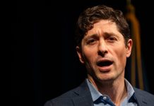 Radical Mayor Caves to All of Trump’s Demands — It’s Over Radical Mayor Caves to All of Trump’s Demands — It’s Over